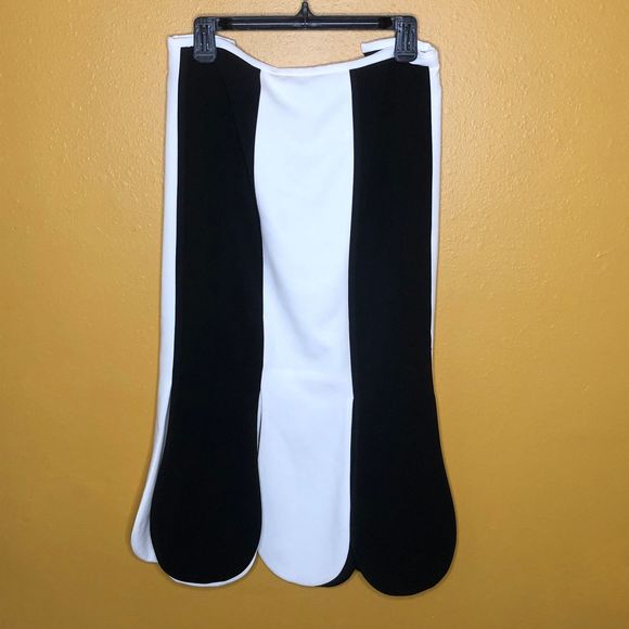 Victoria Beckham Dresses & Skirts - Victoria Beckham Black & White Scalloped Plus Size Skirt New 22W